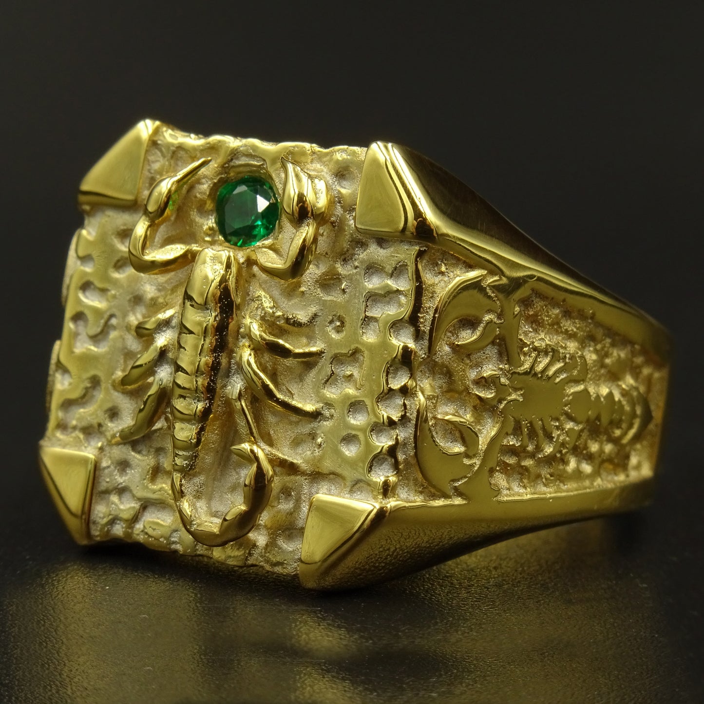 The Scorpion of Theseus Ring