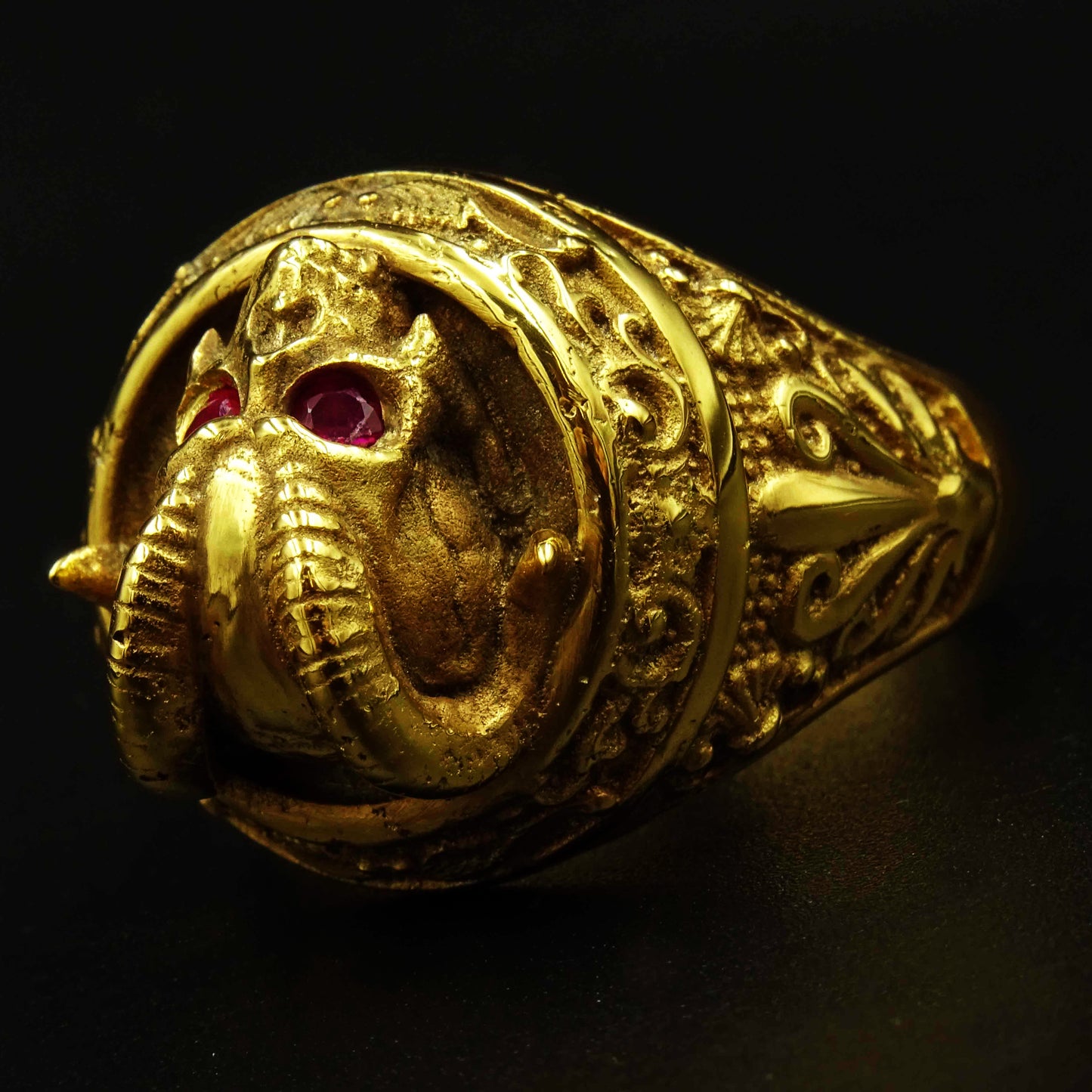 Sinister Gleam Ring